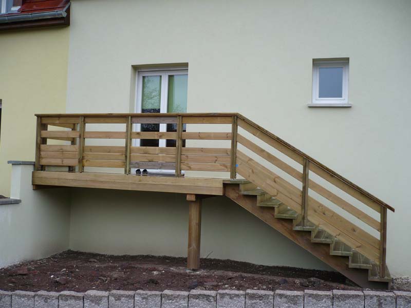 de terrasse bois, au sol et sur poteaux, gardecorps et escaliers, en de terrasse bois, au sol et sur poteaux, gardecorps et escaliers, en