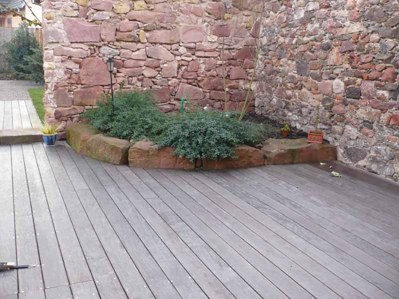 de terrasse bois, au sol et sur poteaux, gardecorps et escaliers, en de terrasse bois, au sol et sur poteaux, gardecorps et escaliers, en